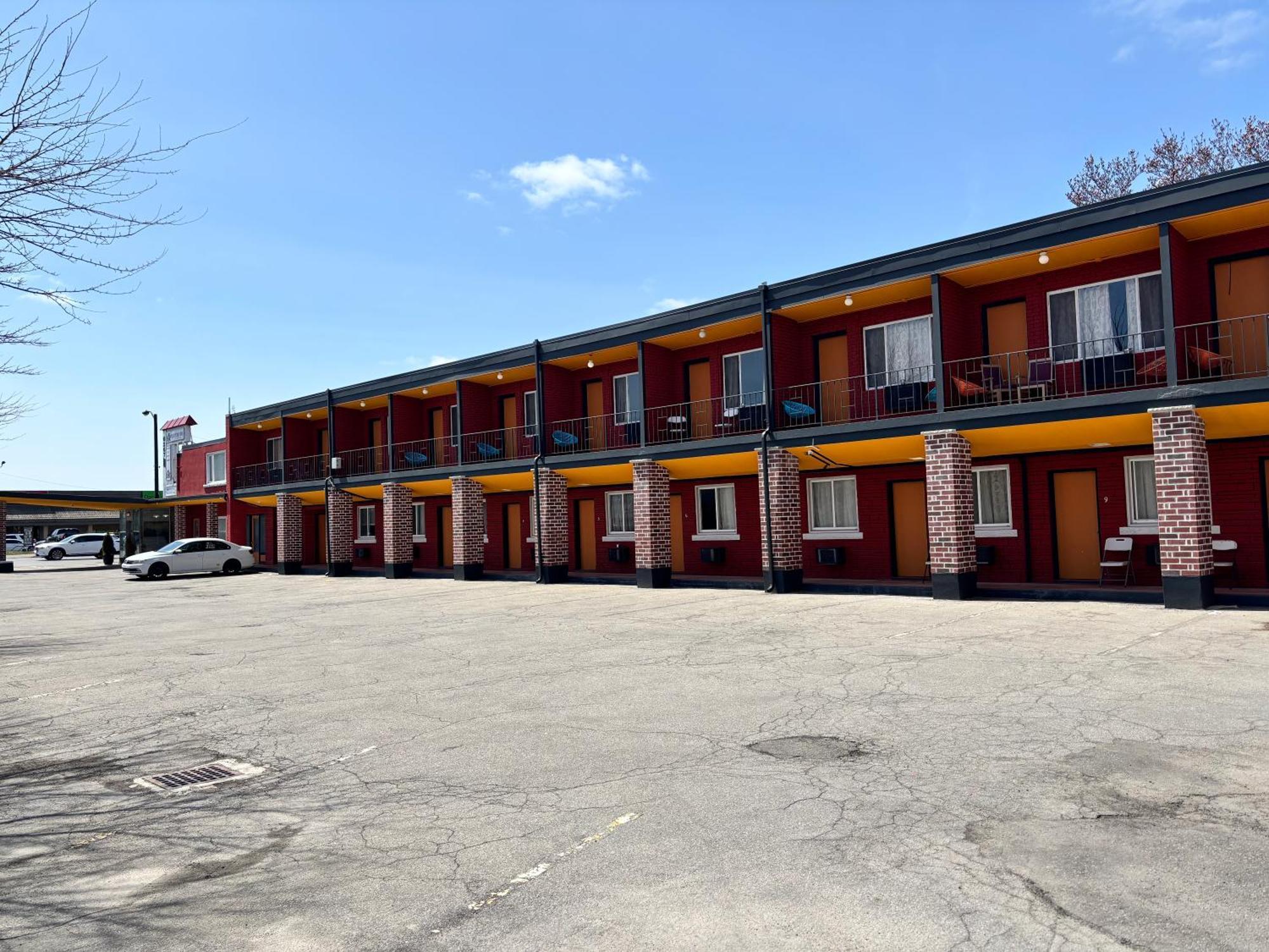 6267 Persepolis Inn Niagara Falls Eksteriør bilde